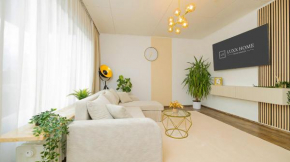 Luxx Home MM, Airport- für 7 Personen-Parken-Küche